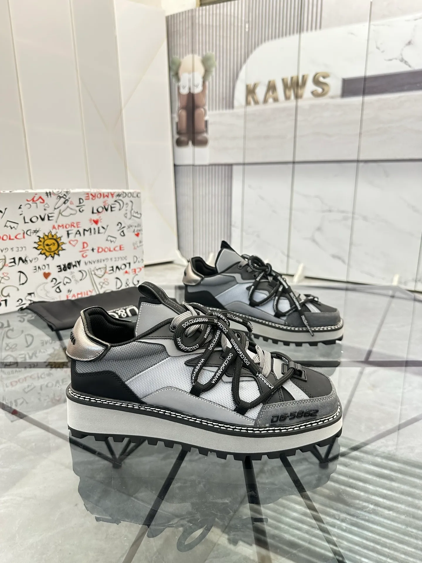 Men's shoes: 💰P660¥ Top high-end quality Product trademark: DG "Dolce & Gabbana*" low-top casual shoes Regular size: 39-45 (can be customized to 46.) Product material: Upper imported first-layer cowhide spliced ​​with breathable fly weave, breathable lining, original outsole. No.: 6225